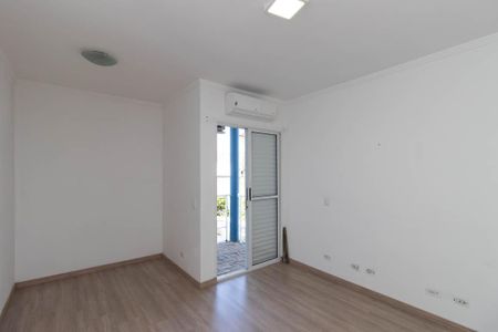 Casa à venda com 210m², 4 quartos e 3 vagasSuíte