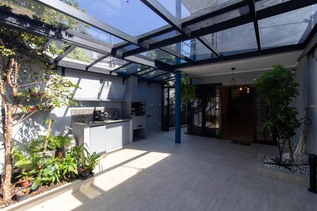 Casa à venda com 210m², 4 quartos e 3 vagasQuintal