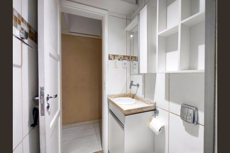 Apartamento à venda com 87m², 3 quartos e sem vaga Apartamento à venda com 87m², 3 quartos e sem vagaBanheiro Corredor