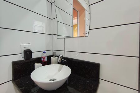 Casa à venda com 297m², 3 quartos e 3 vagas Casa à venda com 297m², 3 quartos e 3 vagasBanheiro Social