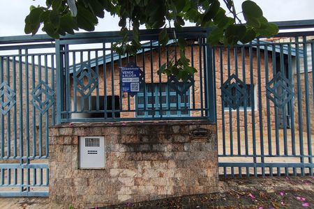 Casa à venda com 297m², 3 quartos e 3 vagas Casa à venda com 297m², 3 quartos e 3 vagasPLACA INSTALADA NA FACHADA