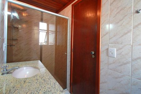 Apartamento para alugar com 180m², 3 quartos e 2 vagasBanheiro do Quarto 1