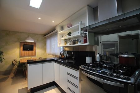 Apartamento à venda com 242m², 5 quartos e 3 vagasCopa e Cozinha