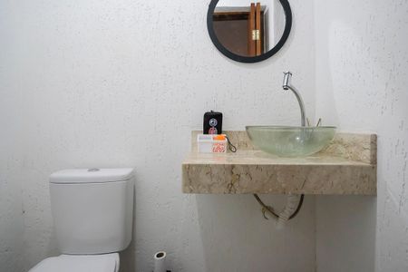 Casa à venda com 200m², 3 quartos e 2 vagasBanheiro da suíte 2