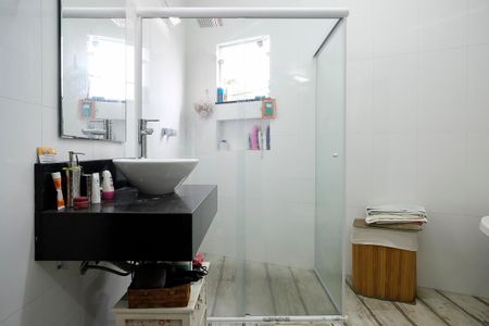 Casa à venda com 200m², 3 quartos e 2 vagasBanheiro da suíte 1