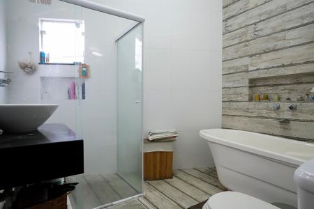 Casa à venda com 200m², 3 quartos e 2 vagasBanheiro da suíte 1