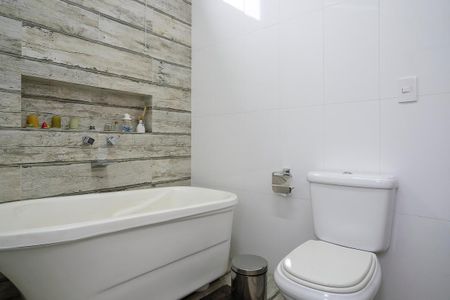 Casa à venda com 200m², 3 quartos e 2 vagasBanheiro da suíte 1