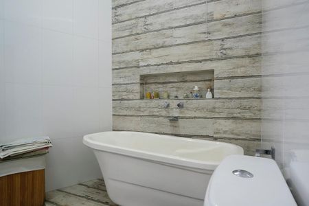 Casa à venda com 200m², 3 quartos e 2 vagasBanheiro da suíte 1