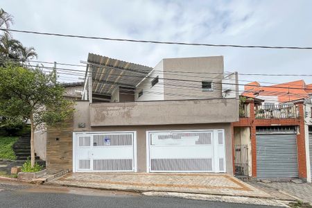 Casa à venda com 200m², 3 quartos e 2 vagasFachada + plaquinha