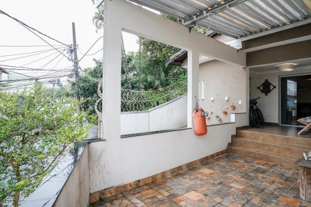 Casa à venda com 200m², 3 quartos e 2 vagasVaranda