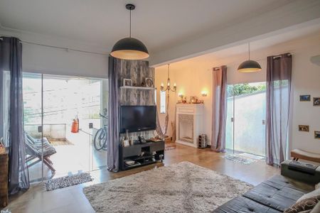 Casa à venda com 200m², 3 quartos e 2 vagasSala