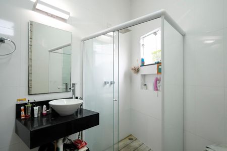 Casa à venda com 200m², 3 quartos e 2 vagasBanheiro da suíte 1