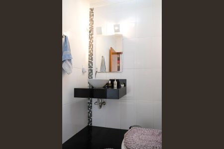 Casa à venda com 200m², 3 quartos e 2 vagasBanheiro