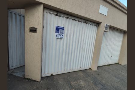 Casa à venda com 190m², 3 quartos e 2 vagasFachada - Placa