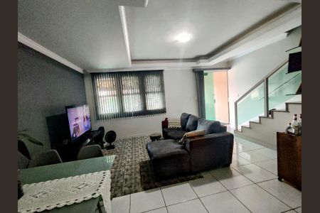 Casa à venda com 190m², 3 quartos e 2 vagasSala