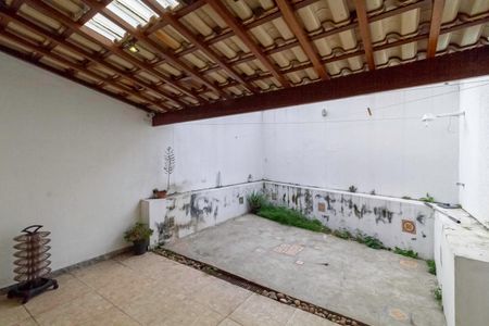 Casa à venda com 122m², 2 quartos e 2 vagasQuintal