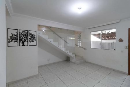 Sala de casa à venda com 2 quartos, 122m² em Parque Xangri-lá, Contagem