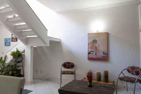 Casa à venda com 280m², 3 quartos e 2 vagasSala