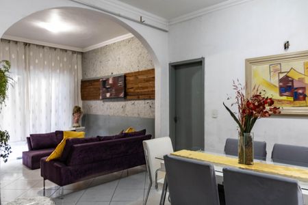 Casa à venda com 280m², 3 quartos e 2 vagasSala