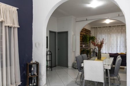Casa à venda com 280m², 3 quartos e 2 vagasSala