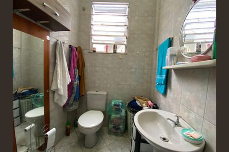 Casa à venda com 80m², 3 quartos e sem vaga Casa à venda com 80m², 3 quartos e sem vagaBanheiro