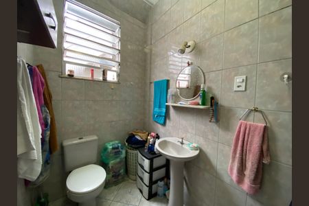 Casa à venda com 80m², 3 quartos e sem vaga Casa à venda com 80m², 3 quartos e sem vagaBanheiro