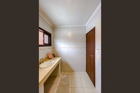 Casa à venda com 170m², 3 quartos e 2 vagasBanheiro