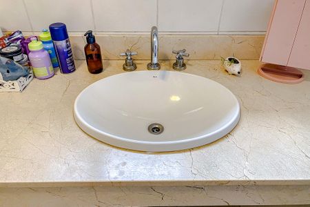 Casa à venda com 170m², 3 quartos e 2 vagasBanheiro