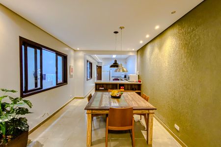 Casa à venda com 170m², 3 quartos e 2 vagasSala