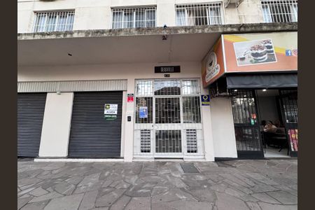 Apartamento à venda com 80m², 2 quartos e sem vaga Apartamento à venda com 80m², 2 quartos e sem vagaFachada e placa