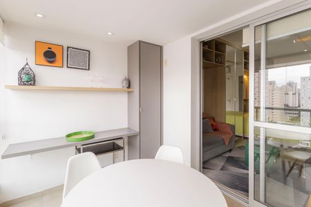 Studio à venda com 37m², 1 quarto e 1 vaga Studio à venda com 37m², 1 quarto e 1 vagaVaranda