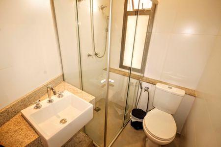 Apartamento à venda com 160m², 3 quartos e 3 vagasBanheiro 1