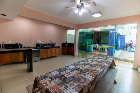 Casa à venda com 600m², 6 quartos e 5 vagas Casa à venda com 600m², 6 quartos e 5 vagasCozinha