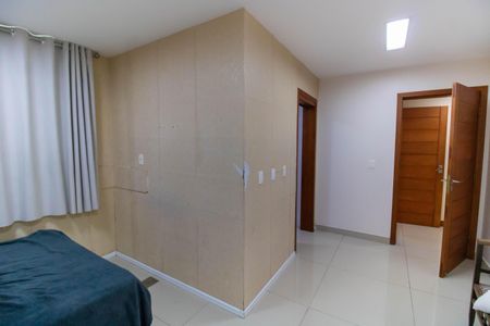 Casa à venda com 600m², 6 quartos e 5 vagas Casa à venda com 600m², 6 quartos e 5 vagasQuarto 1