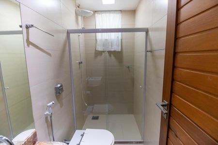 Casa à venda com 600m², 6 quartos e 5 vagas Casa à venda com 600m², 6 quartos e 5 vagasBanheiro Social