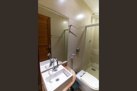 Casa à venda com 600m², 6 quartos e 5 vagas Casa à venda com 600m², 6 quartos e 5 vagasBanheiro Social