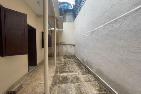 Casa para alugar com 45m², 1 quarto e 1 vaga Casa para alugar com 45m², 1 quarto e 1 vagaVaranda