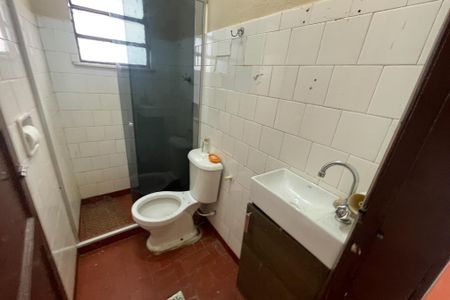 Casa para alugar com 45m², 1 quarto e 1 vaga Casa para alugar com 45m², 1 quarto e 1 vagaBanheiro