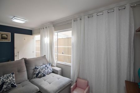 Casa à venda com 70m², 2 quartos e 2 vagasSala