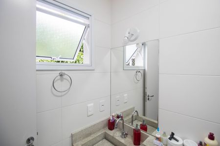 Casa à venda com 70m², 2 quartos e 2 vagasBanheiro da Suíte 2