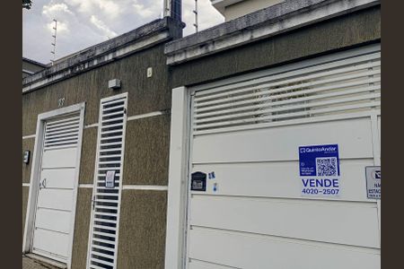 Casa à venda com 70m², 2 quartos e 2 vagasFachada