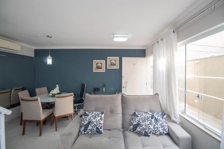 Casa à venda com 70m², 2 quartos e 2 vagasSala