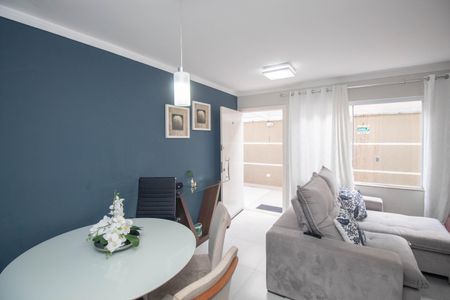 Casa à venda com 70m², 2 quartos e 2 vagasSala