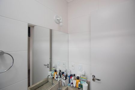 Casa à venda com 70m², 2 quartos e 2 vagasBanheiro da Suíte 1