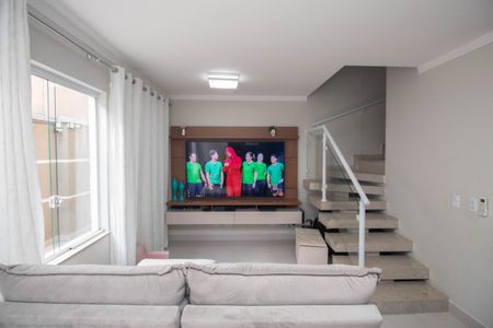 Casa à venda com 70m², 2 quartos e 2 vagasSala