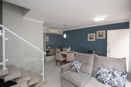 Casa à venda com 70m², 2 quartos e 2 vagasSala