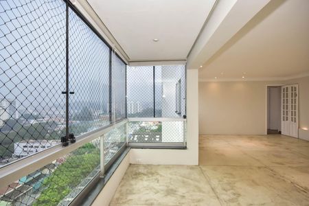 Apartamento à venda com 155m², 3 quartos e 4 vagasVaranda