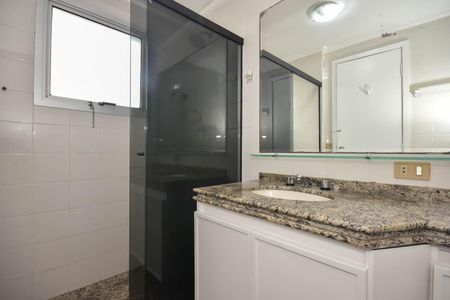 Apartamento à venda com 155m², 3 quartos e 4 vagasBanheiro Suíte 2