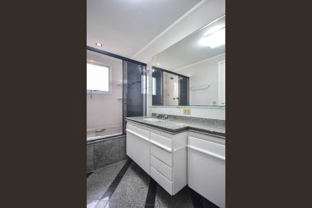 Apartamento à venda com 155m², 3 quartos e 4 vagasBanheiro Suíte 1