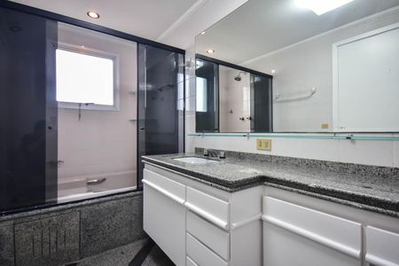 Apartamento à venda com 155m², 3 quartos e 4 vagasBanheiro Suíte 1